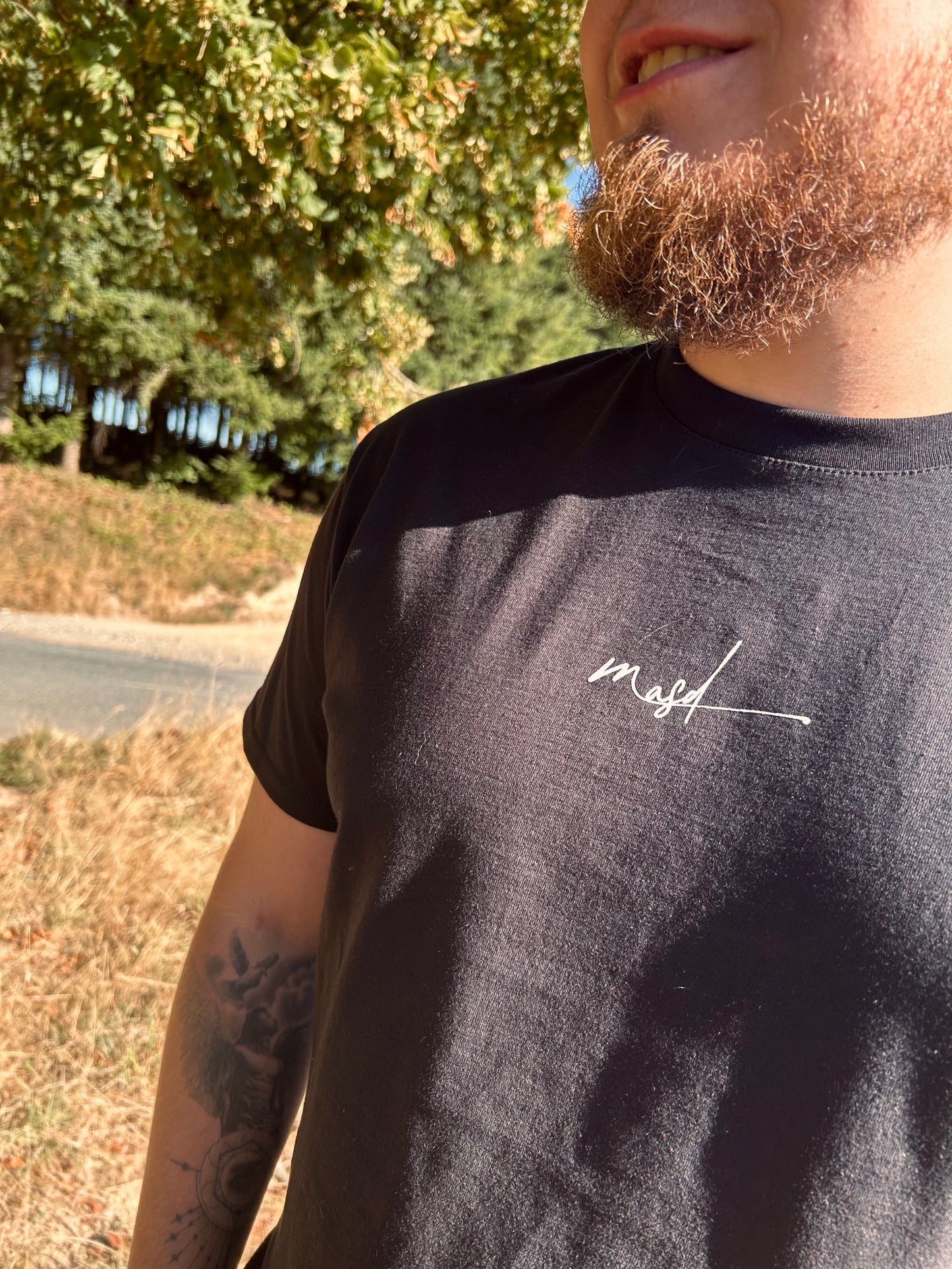 T-shirt noir et blanc