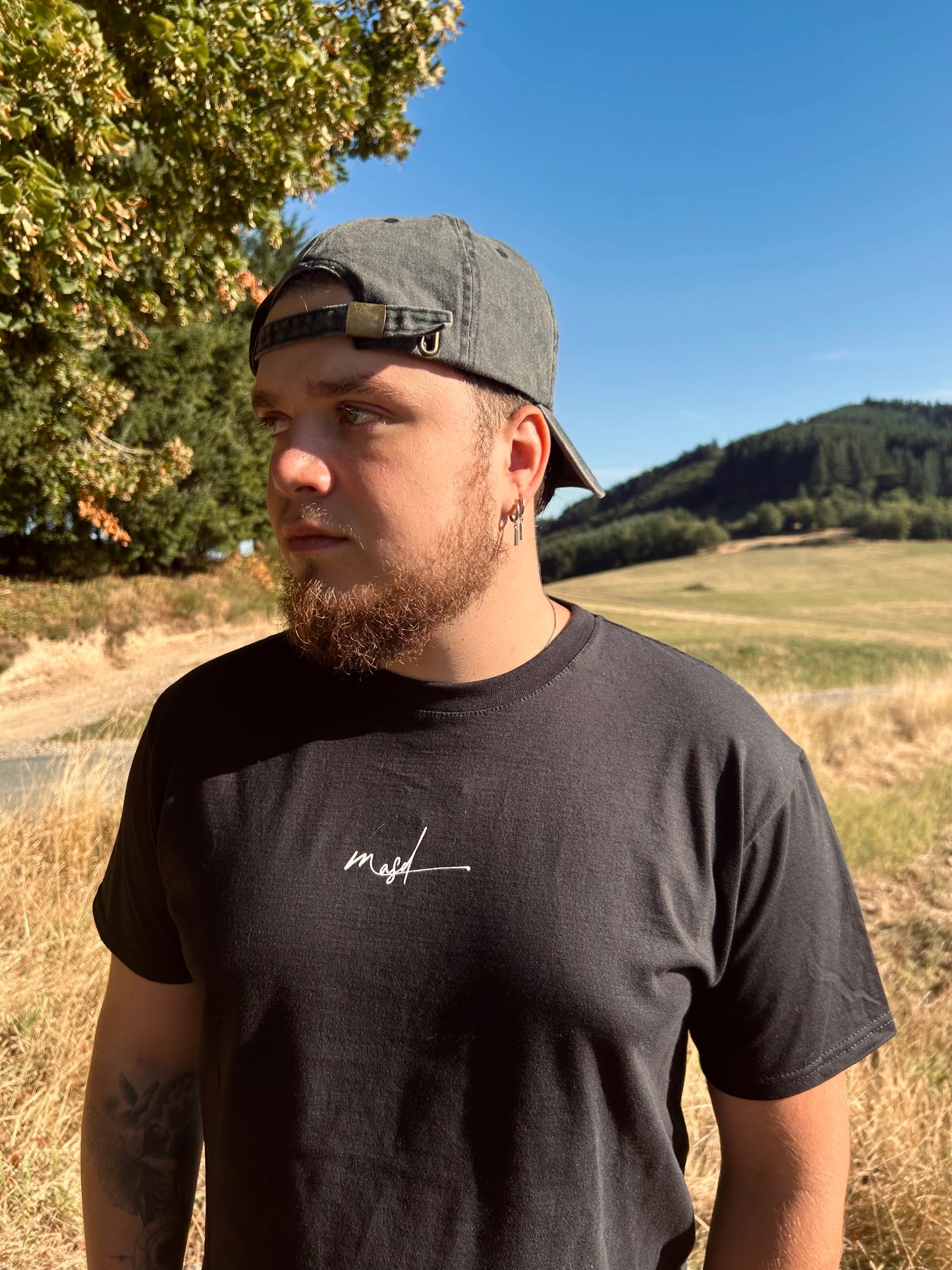 T-shirt noir et blanc