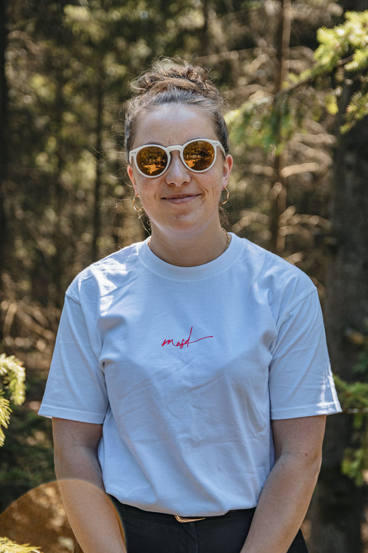 T-shirt blanc et rouge