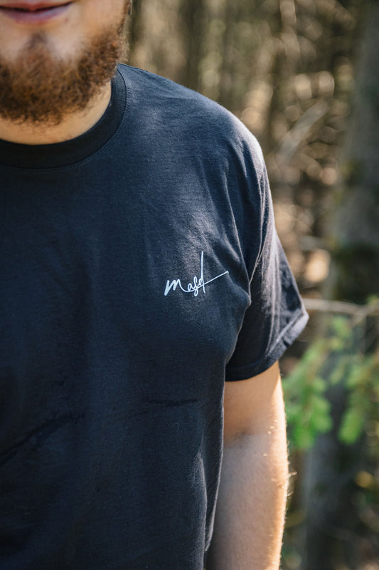 T-shirt noir et bleu